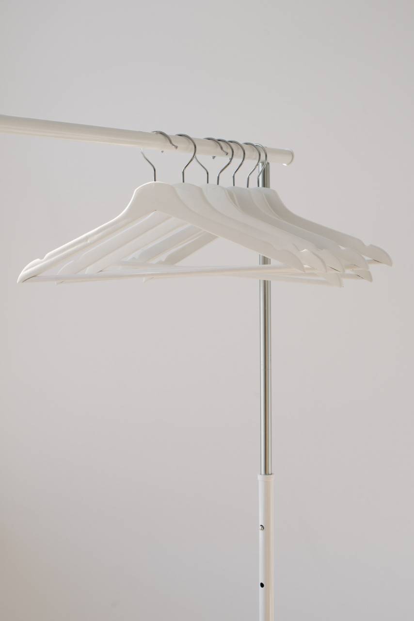 coat rack;hangers;dressing room;empty;white,coathanger,clothing,close-up,indoors,fashion,hanging,single object,retail,closet, 