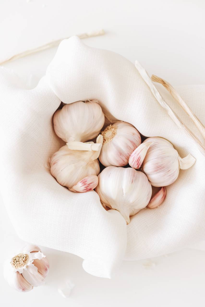 ajo;verdura,frescura,primer plano,ajo,comida,naturaleza,verdura,especias,orgánico,maduro,fondos,planta,alimentación sana,comida vegetariana,clavo,hoja,objeto único,gourmet,