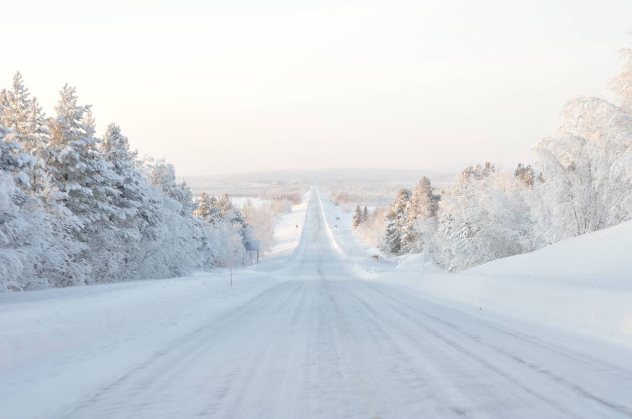invierno;nieve;carretera;ruta;paisaje,nieve,invierno,naturaleza,bosque,al aire libre,árbol,paisaje,temporada,escarcha,hielo,congelado,escena rural,viajes,transporte,resbaladizo,día,montaña,escena no urbana, tiempo, coche,