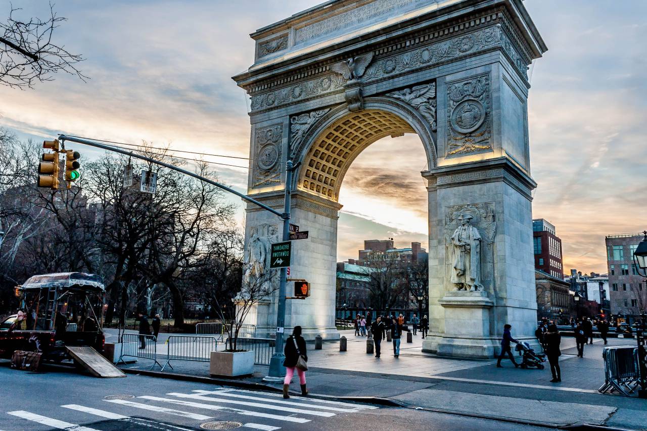Arquitectura, arco, viajes, hito, gente, tráfico, luz, calle, luz, árbol, naturaleza, vista, turista, al aire libre, ciudad, urbano,