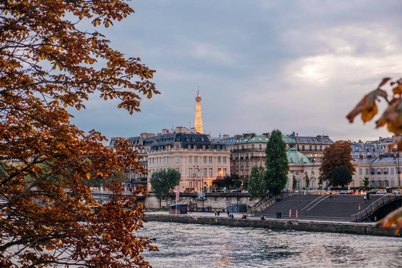 architecture, building, infrastructure, tower, city, coast, sea, water, landmark, park, people, dating, men, women, tree, plant, autumn, fall, sky, clouds
, 