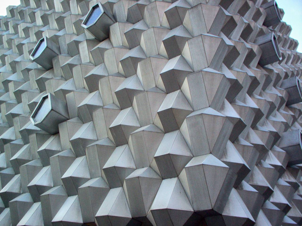 Edificio, resumen, detalle, pared, exterior, fachada, moderno, diseño, futurista, ciudad, perspectiva, arquitectura, geométrico, patrón,