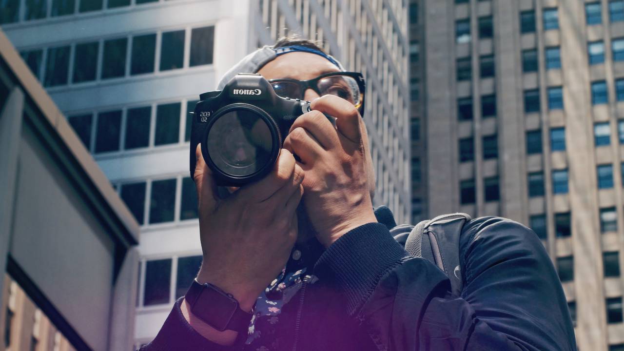 buildings, city, urban, people, man, guy, camera, photographer, millenials, canon
, 