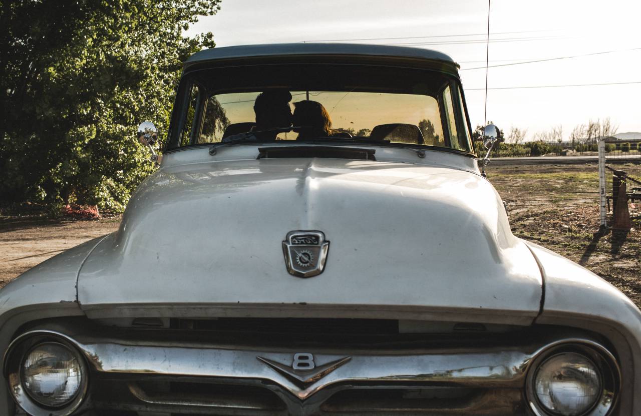couple, kissing, love, romance, romantic, people, guy, girl, car, vintage
, 