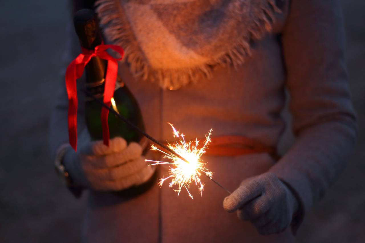 fireworks, holiday, celebration, christmas, dark, night, lights, fire, spark, people, woman, ribbon, gloves, sweater, scarf
, 
