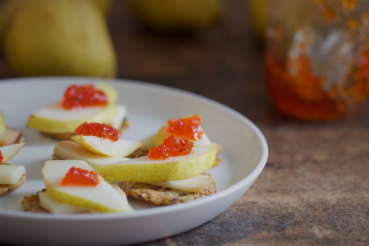 fruit, snack, plate, crackers, pears, jelly, appetizer, food, fresh, homemade, sliced, healthy, eating, close up
, 
