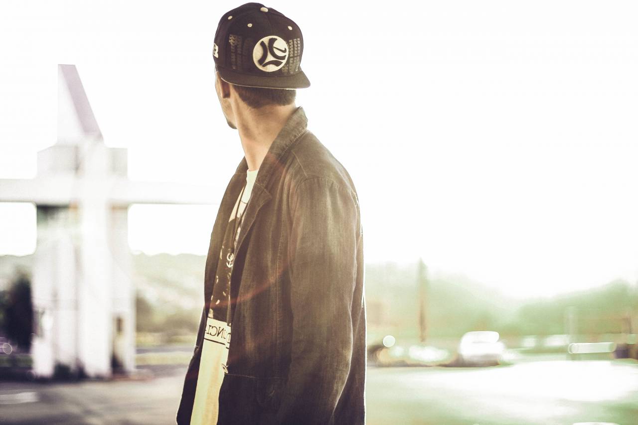 guy, man, male, people, side, view, stand, fashion, style, street, parking, lot, urban, metro, solar, flare, still, bokeh
, 