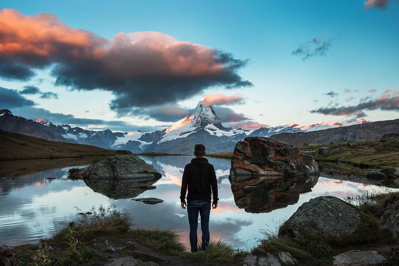 montaña, tierras altas, nube, cielo, cumbre, cresta, paisaje, naturaleza, valle, rocas, lago, agua, césped, gente, hombre, solo, viajar,