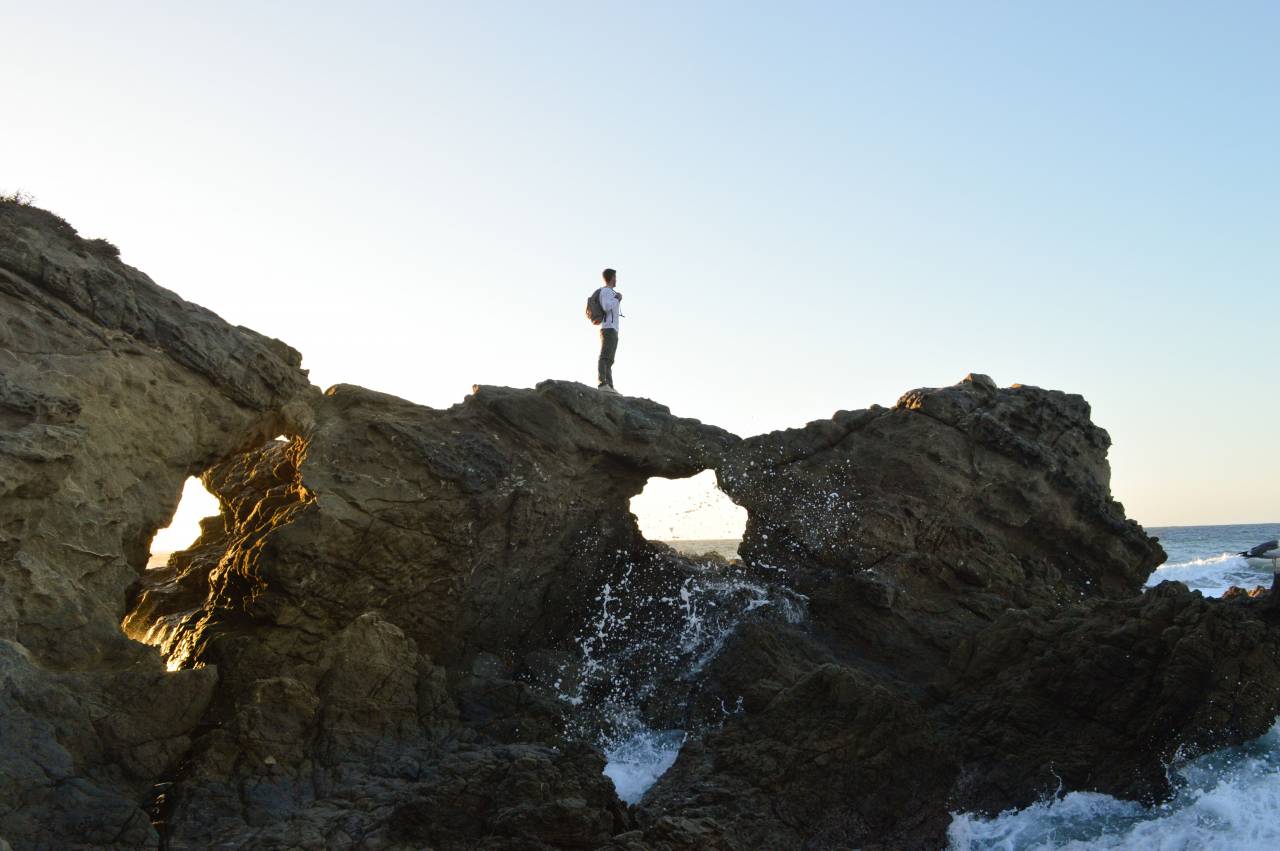 nature, coast, shore, water, ocean, sea, waves, splash, rocks, cliff, sky, horizon, man, people, side, view, stand, trek
, 