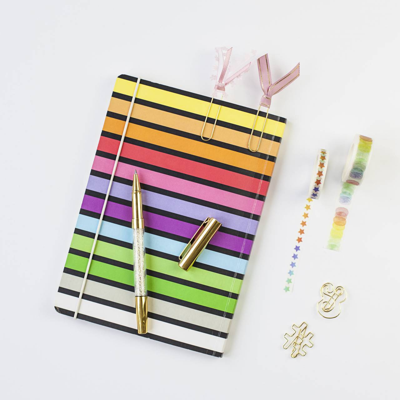 Papel, cuaderno, plano, colorido, superior, vista, mesa, escritorio, bolígrafo, cinta, diario, fondo, cerrado, libro,