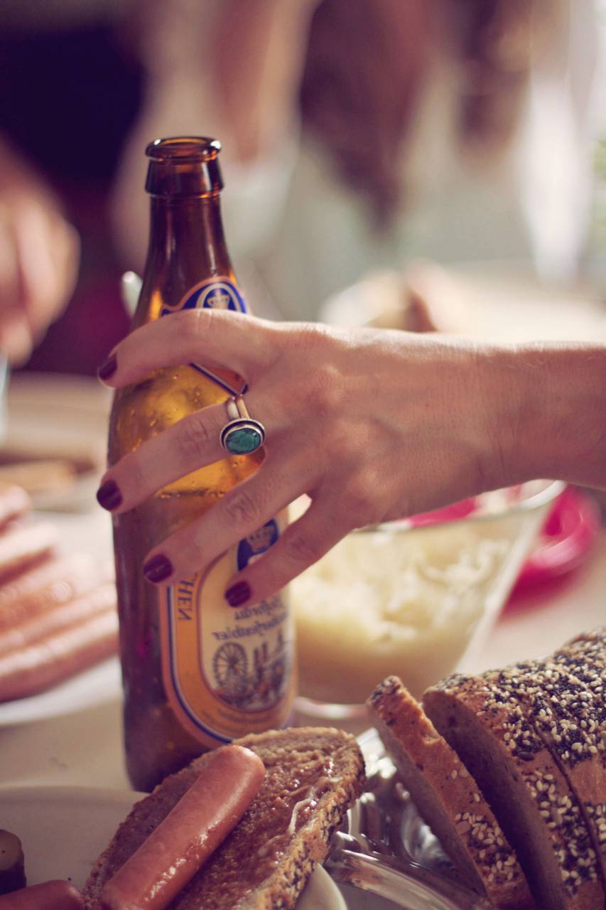 Gente, mujer, mano, manicura, anillo, cerveza, bebidas, bebidas, alcohol, pan, comida, restaurante, cocina,