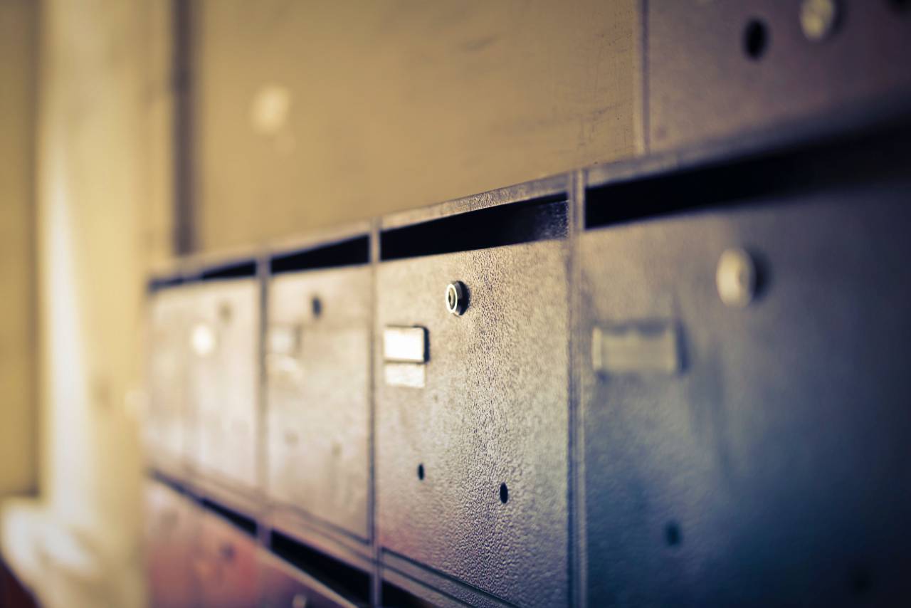 post, boxes, indoors, building, city, delivery, locked, metal
, 