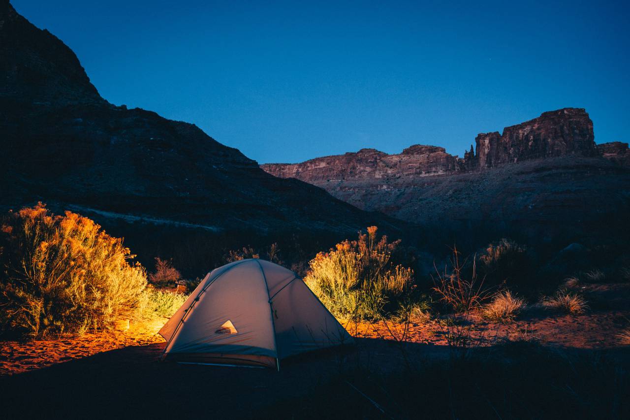 Tienda, camping, naturaleza, al aire libre, noche, tarde, cielo, luz, montañas,