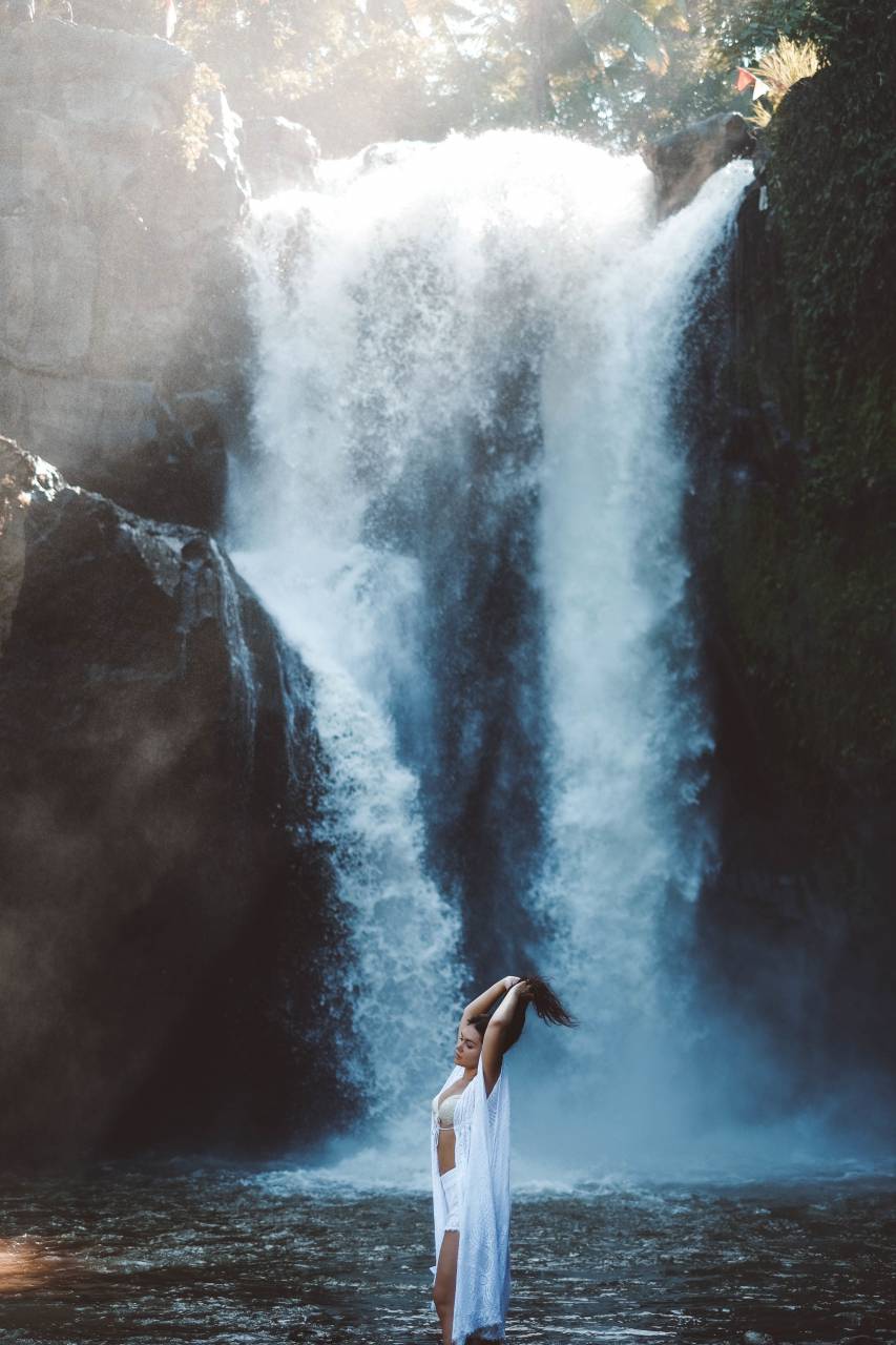 Cascadas, rocas, colina, naturaleza, gente, niña, belleza, natación,