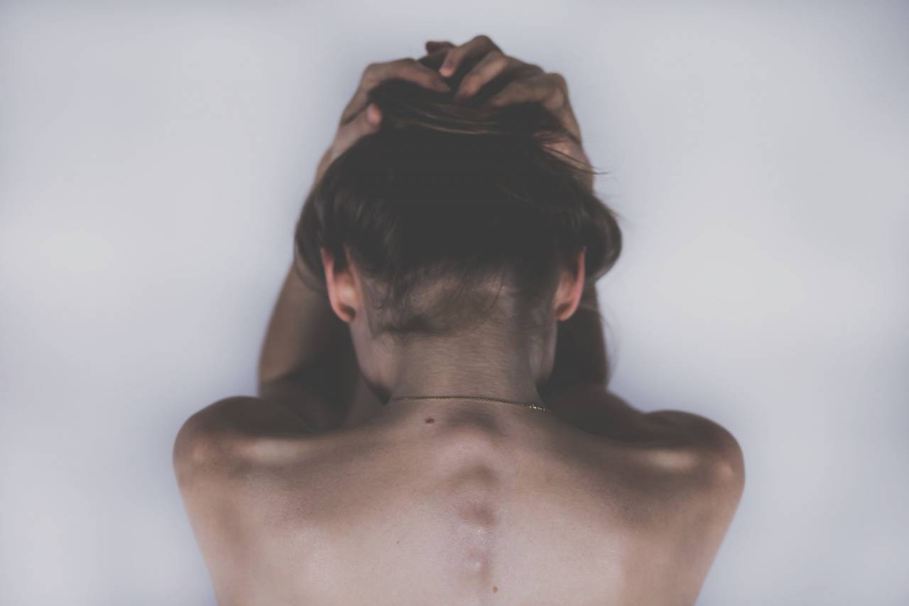 woman, girl, lady, people, body, anatomy, hands, head, spine, shoulders, back, nape, hair, skin, art, photography, sad, beauty
, 