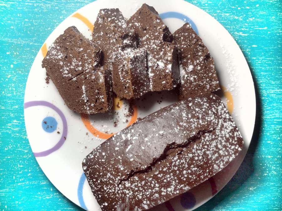 hornear, horneado, panadería, cumpleaños, negro, marrón, pastel, caloría, chocolate, de cerca, color, delicioso, comer evento, grasa, comida, Fresco, gastrónomo, rebanar, rebanado, bocadillo, azúcar, dulce, mesa, sabroso, parte superior cobertura, de madera, en polvo, desayuno, pudín,