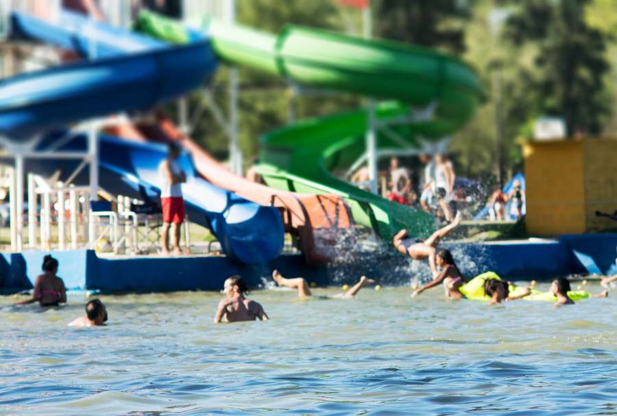 verano, gente, toboganes de agua, piscina, día, jugando, alegría, agua,