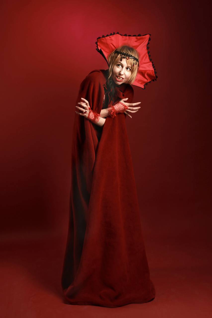 vampire,one person,women,looking at camera,studio shot,adult,caucasian ethnicity,fashion,beauty, 