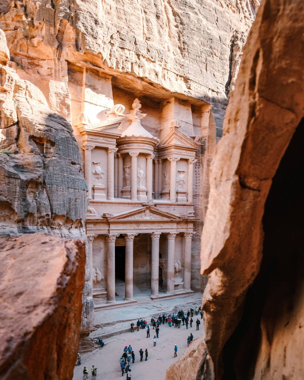 Petra, Jordán, turismo, viajar, templo, piedra, rock, antiguo, UNESCO, historia, arquitectura, patrimonio, ciudad, punto de referencia, tesoro, histórico, cultura, este, medio, antiguo, arenisca, fachada, árabe, cañón, arqueología, montaña, tumba, mundo, edificio, beduino, rojo, religión, monasterio, Asia, restos, ruina, tallado, sitio, gira, jordano, desierto, turista, khazneh, ver, histórico, monumento, ala, acantilado, aventura,