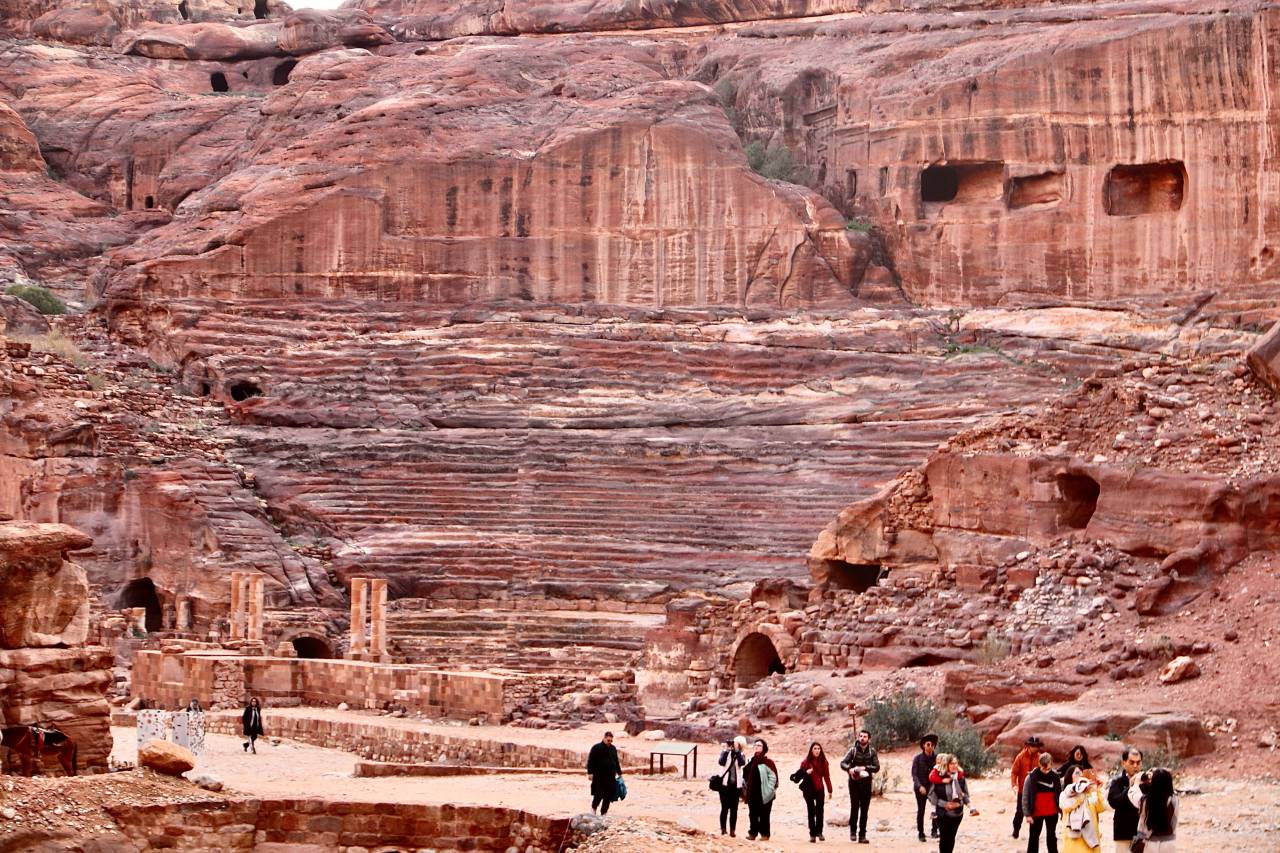 Petra, Jordán, turismo, viajar, templo, piedra, rock, antiguo, UNESCO, historia, arquitectura, patrimonio, ciudad, punto de referencia, tesoro, histórico, cultura, este, medio, antiguo, arenisca, fachada, árabe, cañón, arqueología, montaña, tumba, mundo, edificio, beduino, rojo, religión, monasterio, Asia, restos, ruina, tallado, sitio, gira, jordano, desierto, turista, khazneh, ver, histórico, monumento, ala, acantilado, aventura,