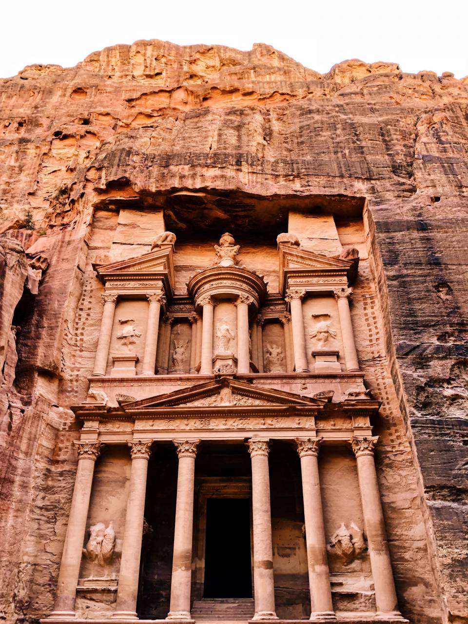 Petra, Jordán, turismo, viajar, templo, piedra, rock, antiguo, UNESCO, historia, arquitectura, patrimonio, ciudad, punto de referencia, tesoro, histórico, cultura, este, medio, antiguo, arenisca, fachada, árabe, cañón, arqueología, montaña, tumba, mundo, edificio, beduino, rojo, religión, monasterio, Asia, restos, ruina, tallado, sitio, gira, jordano, desierto, turista, khazneh, ver, histórico, monumento, ala, acantilado, aventura,