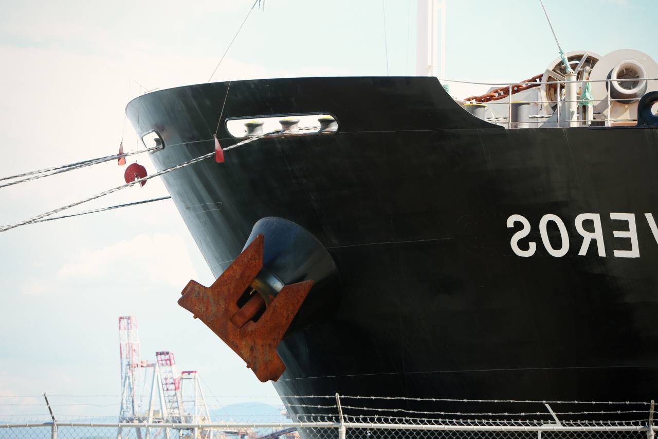 boat, ship, anchor, pier, dock, port, harbor, harbour, fence, rope, bow
, 