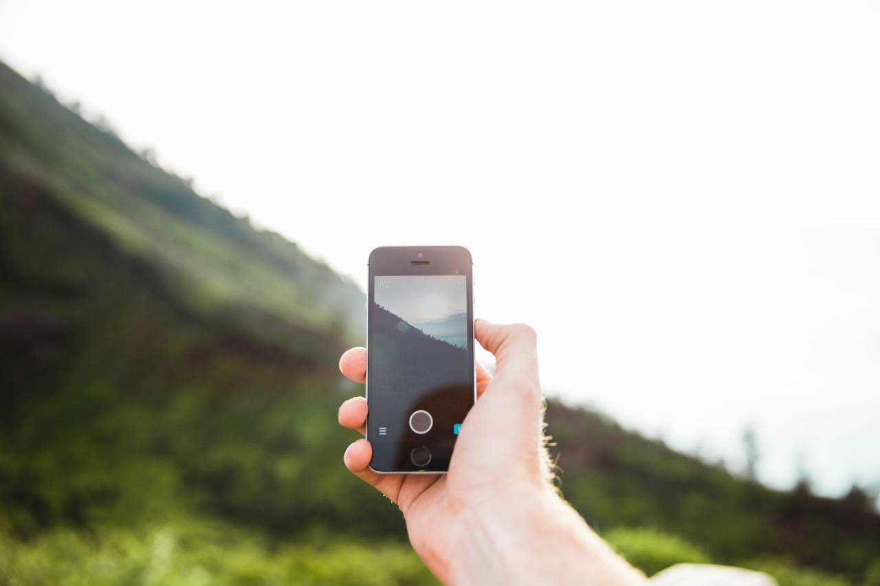 celular, teléfono, fotografía, paisaje, naturaleza, aire libre, montañas, mano, tecnología, dispositivo, teléfono inteligente, hipster, viajes, digital, cámara,