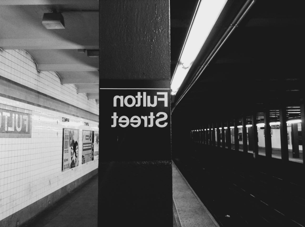Fulton Street, NYC, metro, estación, transporte, plataforma, urbano, la ciudad de Nueva York, en blanco y negro,