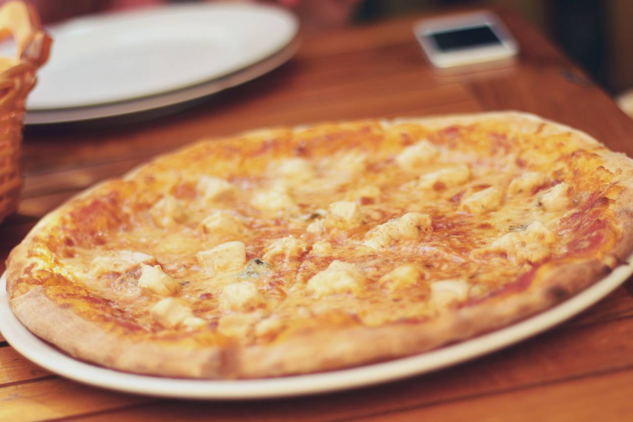 pizza, cheese, crust, food, plate, table, eat
, 