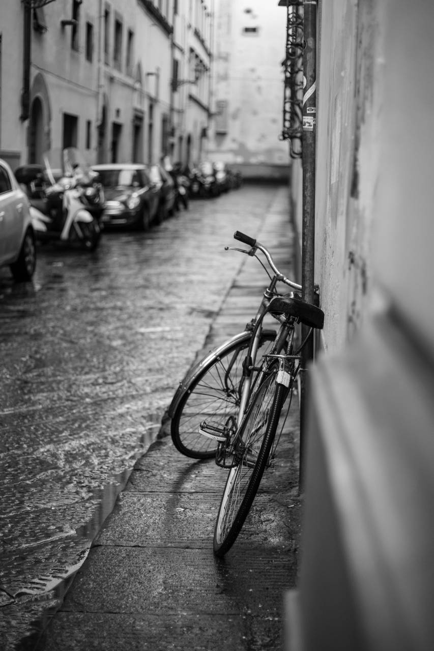 Transporte, bicicletas, ruedas, transporte, afición, ciclismo, estacionado, estacionamiento, vehículos, edificios, callejones, ciudad, urbano, centro de la ciudad, metro,