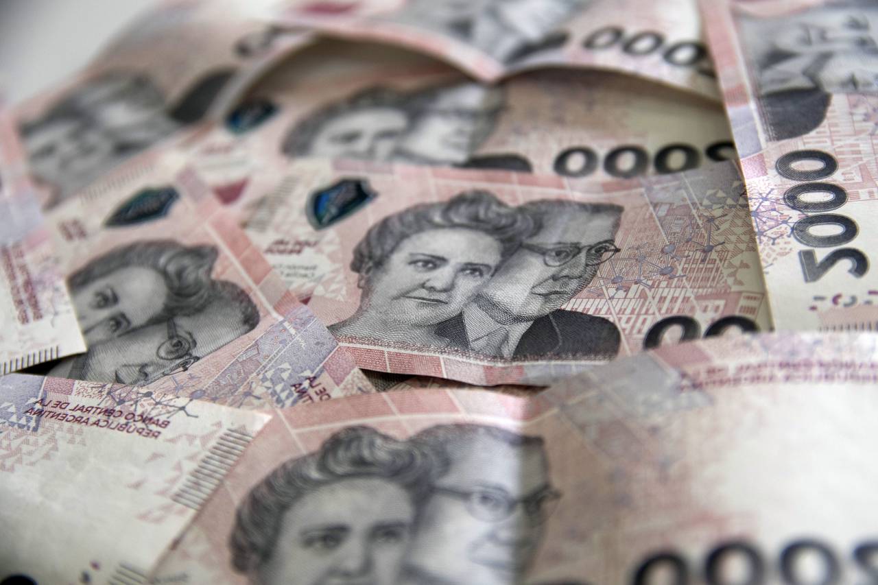argentina, pesos, money, currency, bill, 2000, finance, cash, economy, background, banknote, detail, paper, closeup, texture, banking, financial, latin, savings, design, fixed term, 