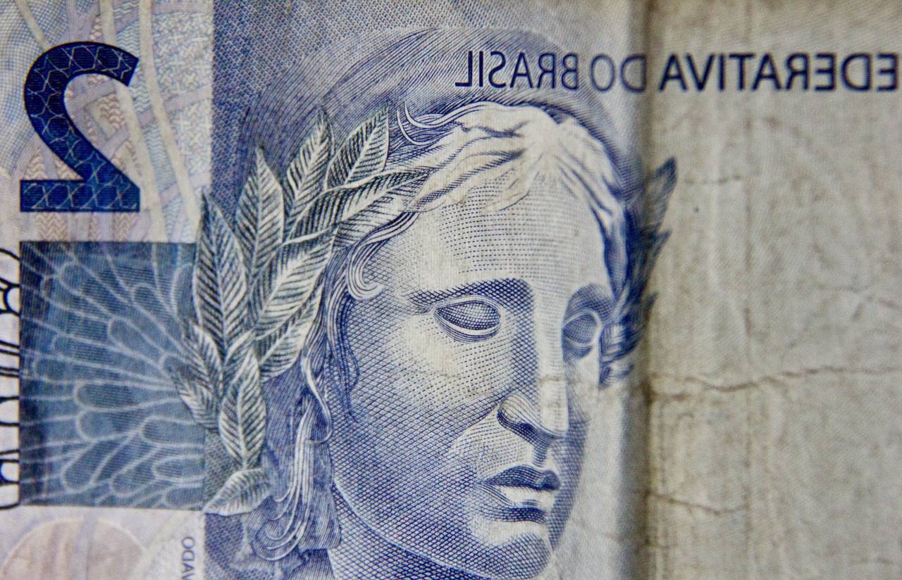 Bill, Brazilian Reais, Currency, Money, Brazilian Banknote, Finance, Banknote, Payment, Cash, Brazilian Currency, Financial Transaction, Money Value, Monetary, Brazilian Money, Reais Note, Financial Holding, Currency Exchange, Brazilian Economy, Monetary Transaction, Brazilian Banknote in Hand, Brazilian Real, Money Handling, Financial Asset, Brazilian Banknote Value, Banknote Denomination, Brazilian Banknote Bill, Brazil Currency, Brazilian Banknote Series, 