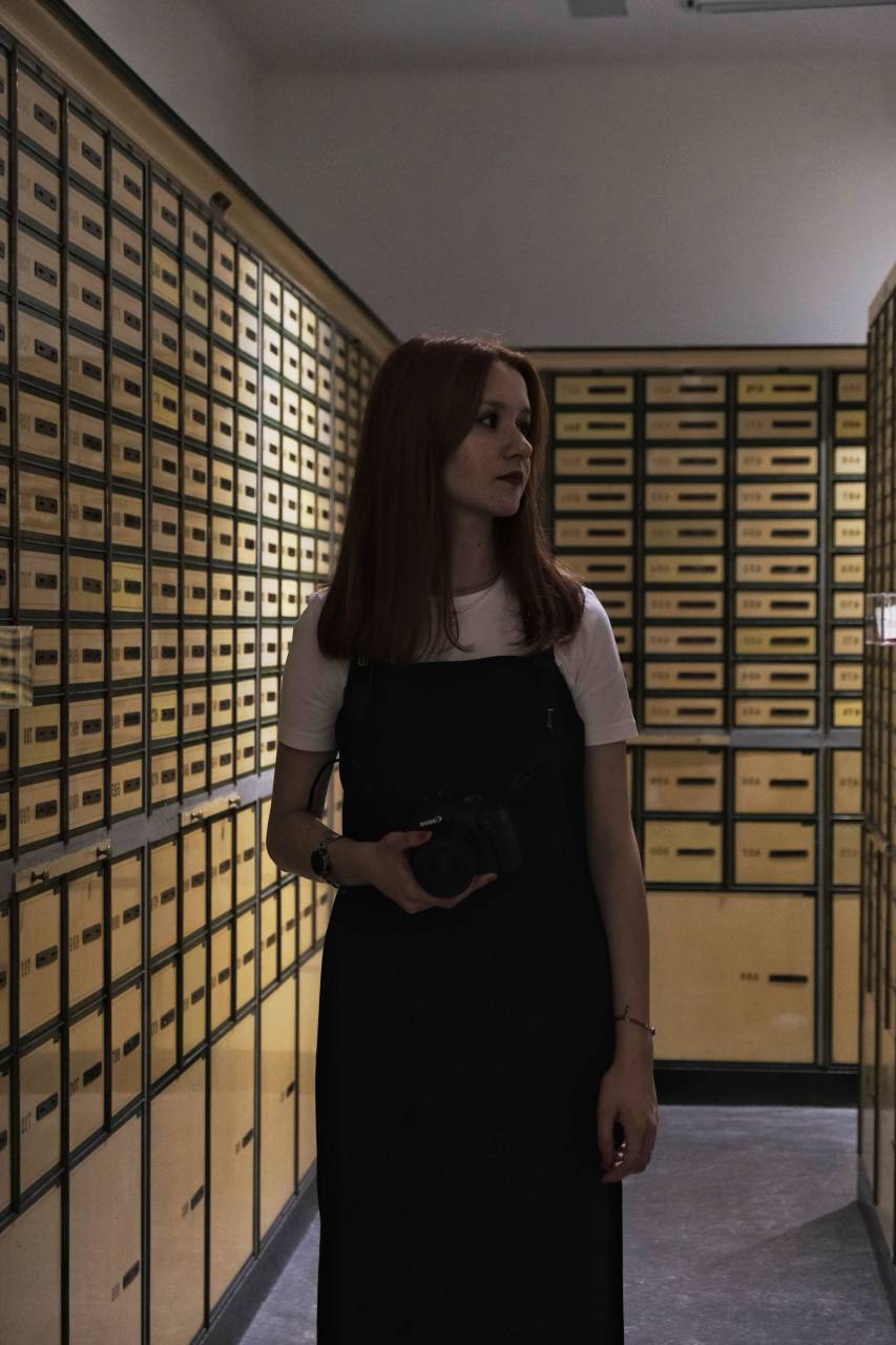 Woman, Safe Deposit Box, Bank, Security, Access, Valuables, Confidentiality, Protection, Financial Security, Bank Vault, Private, Secure Storage, Bank Customer, Personal Items, Safekeeping, Bank Security, Safe Key, Bank Visit, Safety, Financial Assets, Secure Compartment, Bank Services, Bank Transaction, Confidential Documents, Bank Lock Box, Financial Privacy, Bank Security Measures, Safe Access, Asset Protection, Bank Account, Banking Services, 