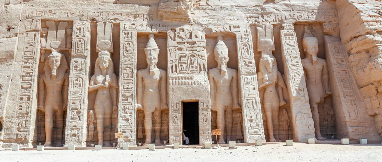 Petra, Jordán, turismo, viajar, templo, piedra, rock, antiguo, UNESCO, historia, arquitectura, patrimonio, ciudad, punto de referencia, tesoro, histórico, cultura, este, medio, antiguo, arenisca, fachada, árabe, cañón, arqueología, montaña, tumba, mundo, edificio, beduino, rojo, religión, monasterio, Asia, restos, ruina, tallado, sitio, gira, jordano, desierto, turista, khazneh, ver, histórico, monumento, ala, acantilado, aventura,