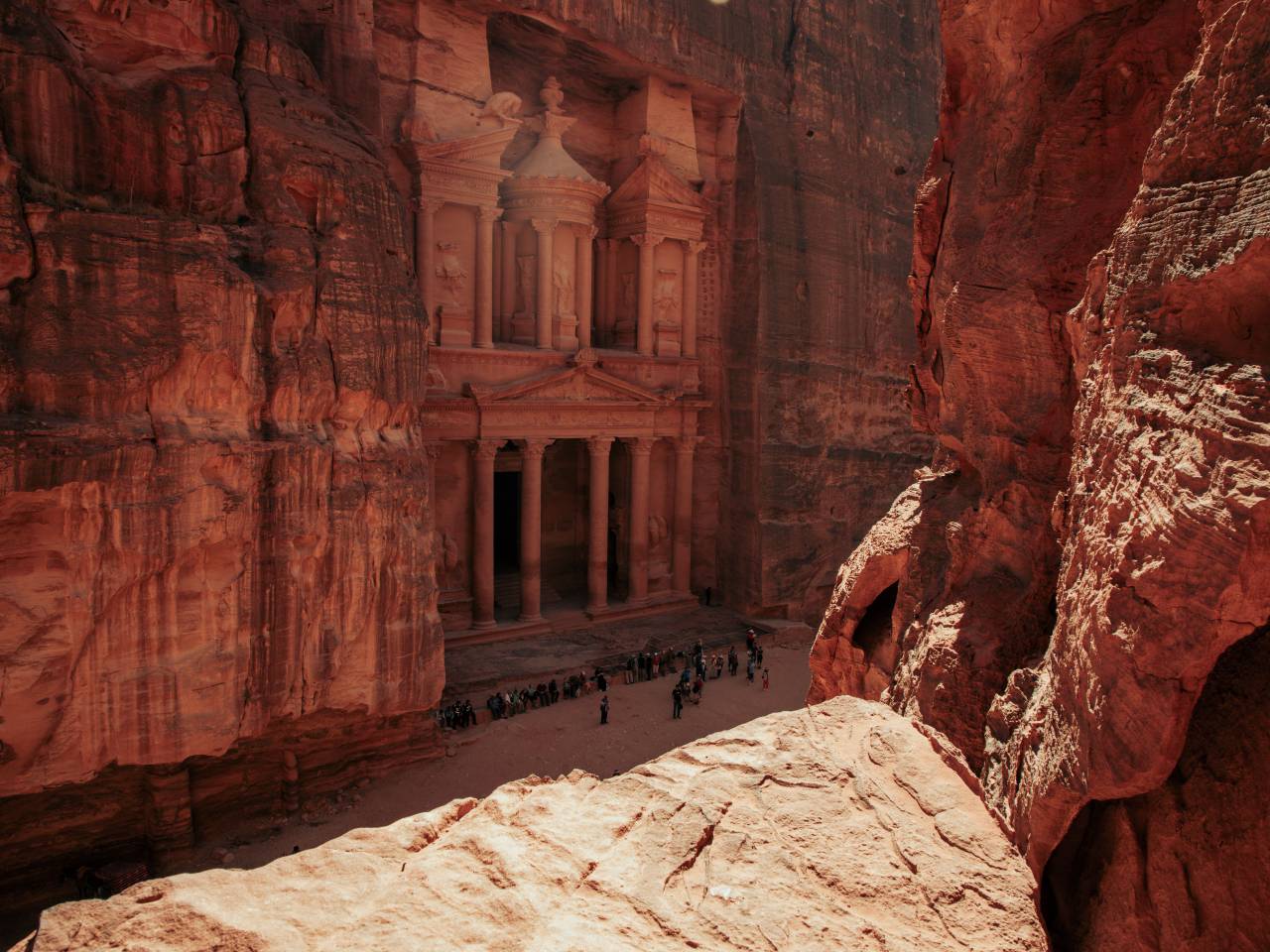 Petra, Jordán, turismo, viajar, templo, piedra, rock, antiguo, UNESCO, historia, arquitectura, patrimonio, ciudad, punto de referencia, tesoro, histórico, cultura, este, medio, antiguo, arenisca, fachada, árabe, cañón, arqueología, montaña, tumba, mundo, edificio, beduino, rojo, religión, monasterio, Asia, restos, ruina, tallado, sitio, gira, jordano, desierto, turista, khazneh, ver, histórico, monumento, ala, acantilado, aventura,