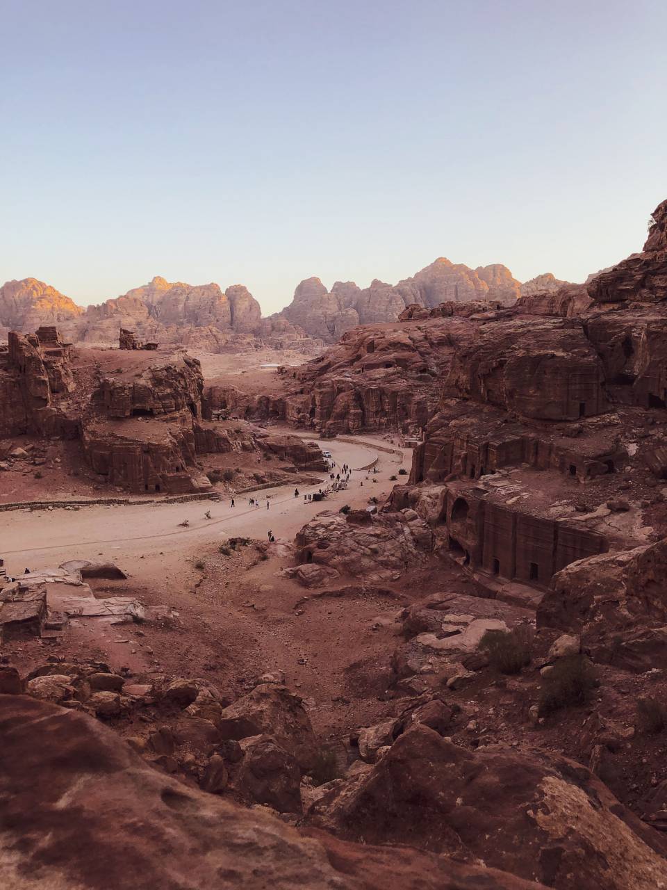 Petra, Jordán, turismo, viajar, templo, piedra, rock, antiguo, UNESCO, historia, arquitectura, patrimonio, ciudad, punto de referencia, tesoro, histórico, cultura, este, medio, antiguo, arenisca, fachada, árabe, cañón, arqueología, montaña, tumba, mundo, edificio, beduino, rojo, religión, monasterio, Asia, restos, ruina, tallado, sitio, gira, jordano, desierto, turista, khazneh, ver, histórico, monumento, ala, acantilado, aventura,
