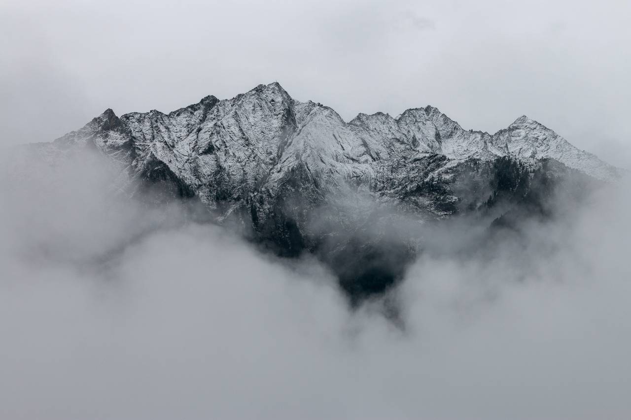 viajar, cielo, cima, nieve, pico, azul, montaña, alto, naturaleza, paisaje, nevado, frío, hielo, blanco, extremo, turismo, invierno, escénico, excursionismo, rock, escalada, ver, panorama, nubes, hermoso, glaciar, deporte, al aire libre, ligero, aventuras, alpino, nube, distancia, recurso, Alpes, niebla, actividad, cumbre, temporada, colina, escarcha, fondo, paisaje, Europa, panorámico, montañismo, sol, esquí, negro y blanco,