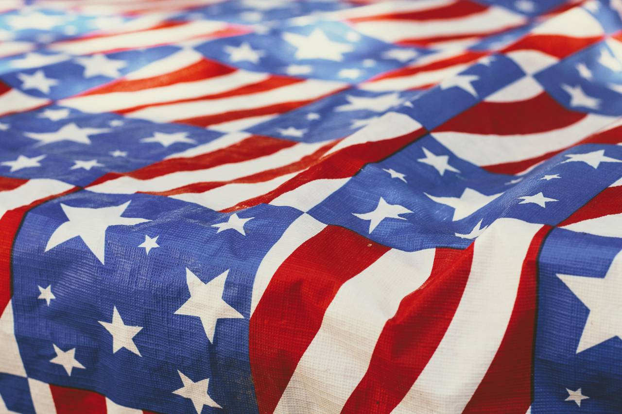 bandera, patriotismo, nacional, bandera, estados unidos, símbolo, unido, america, completo, marco, blanco, azul, americano, fondo, diseño, agitando, rojo, nación, estrella, independencia, ilustración, estados, patriota, rayado, patriótico, viento, elemento, seda, cultura, estado, julio, vector, gobierno, país, horizontal, día, primer plano, nos, firmar, frente, fotograma completo, concepto, textura, forma, celebración, color, cuarto, ondulado, orgullo, imagen ,