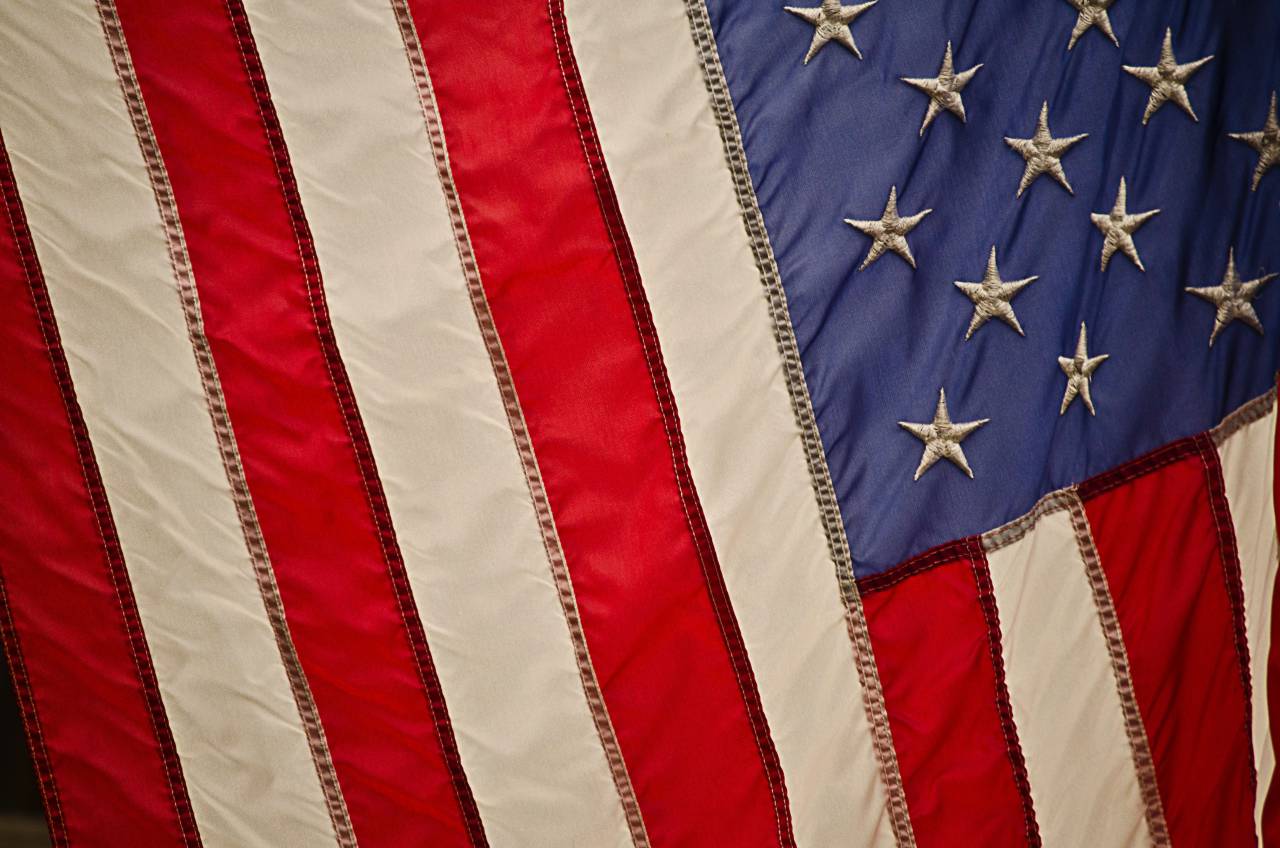 bandera, patriotismo, nacional, bandera, estados unidos, símbolo, unido, america, completo, marco, blanco, azul, americano, fondo, diseño, agitando, rojo, nación, estrella, independencia, ilustración, estados, patriota, rayado, patriótico, viento, elemento, seda, cultura, estado, julio, vector, gobierno, país, horizontal, día, primer plano, nos, firmar, frente, fotograma completo, concepto, textura, forma, celebración, color, cuarto, ondulado, orgullo, imagen ,