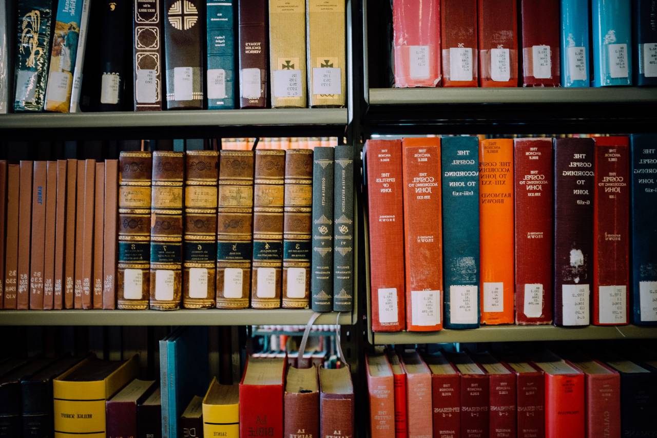 biblioteca, naranja, libros, rojo, azul, leer, escuela,