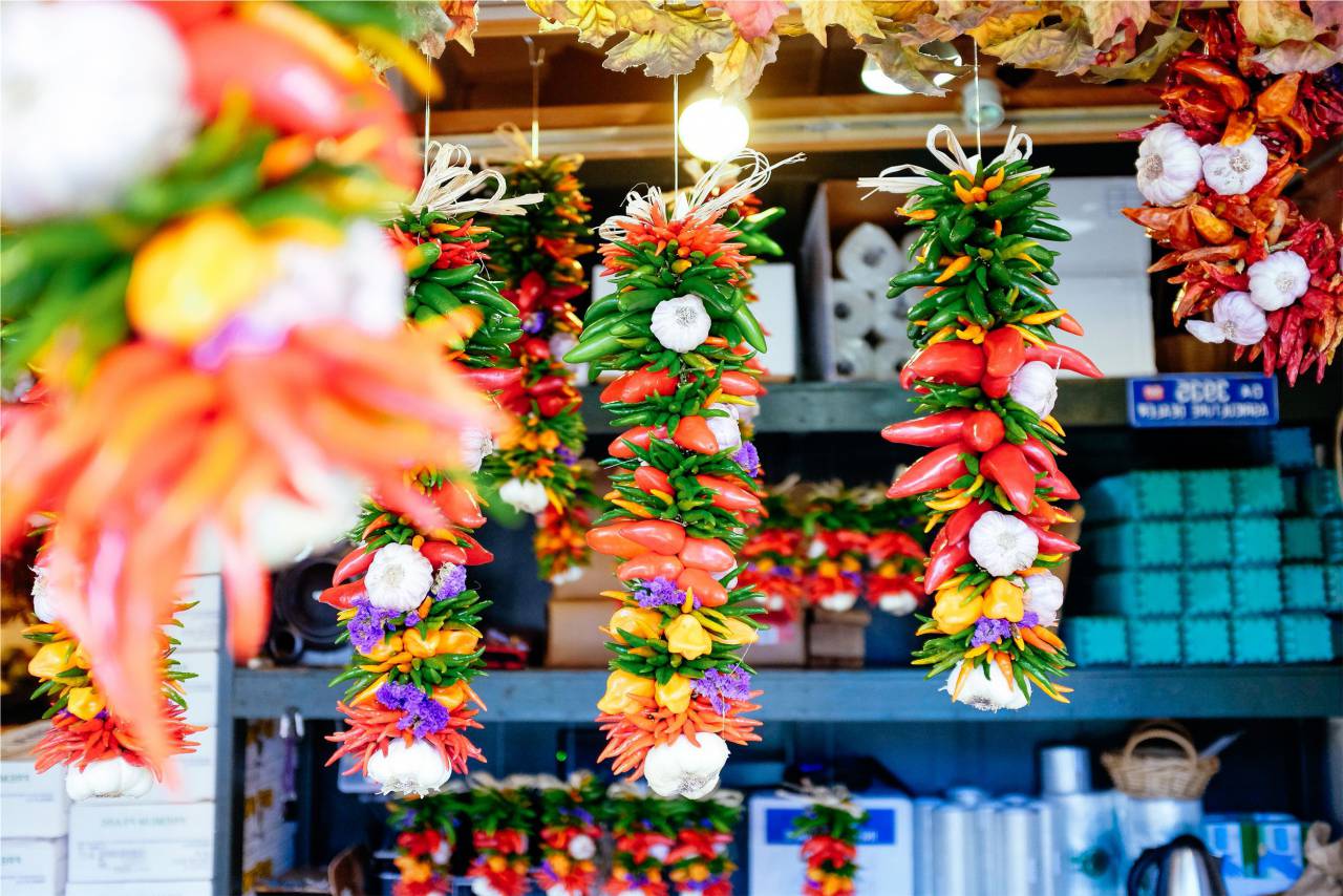 vegetables, market, groceries, food, healthy, garlic, peppers, green, red, yellow, colors, colours, supplies
, 