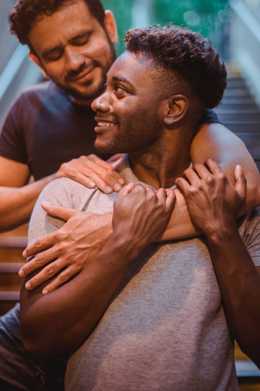 Amor, Gay, LGBT, Pareja, Cariño, Relación, Felicidad, Unión, Romance, Intimidad, Vinculación, Abrazo, Sonriendo, Alegre, Cuidando, Apoyo, Igualdad, Diversidad, Orgullo, Conexión, Feliz, Tomados de la mano, Fideicomiso, Aceptación, Amistad , Bello, Emotivo, Socios, Unidad, Storytelling,