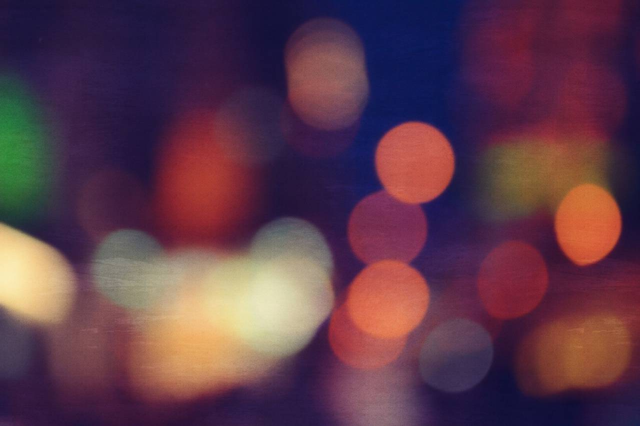 fondo;luces,desenfocado,resumen,fondos,noche,brillante,resplandeciente,iluminado,multicolor,patrón,círculo,brillante,equipo de iluminación,oscuro,telón de fondo,celebración,movimiento borroso,amarillo,manchado,decoración,efectos fotográficos,vida nocturna, colores, brillo, colores vibrantes, luz, fenómeno natural,