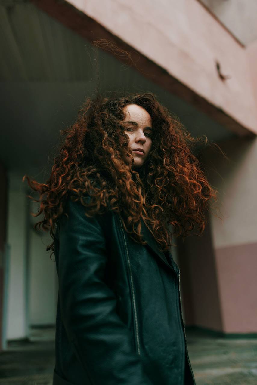 woman;curly;coat,one person,adult,women,young adult,caucasian ethnicity,lifestyles,outdoors,young women,looking,men,portrait,females,one,woman,casual clothing,males,beauty,brown hair,curly hair,fashion,fashion model, 