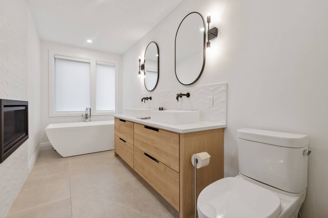 bañera;moderno,interior,moderno,habitación doméstica,baño doméstico,diseño,grifo,lavabo,interior,elegancia,wc,lujo,suelos,ningún pueblo,arquitectura,apartamento,ducha,bañera,cuarto de baño,higiene,limpiar,