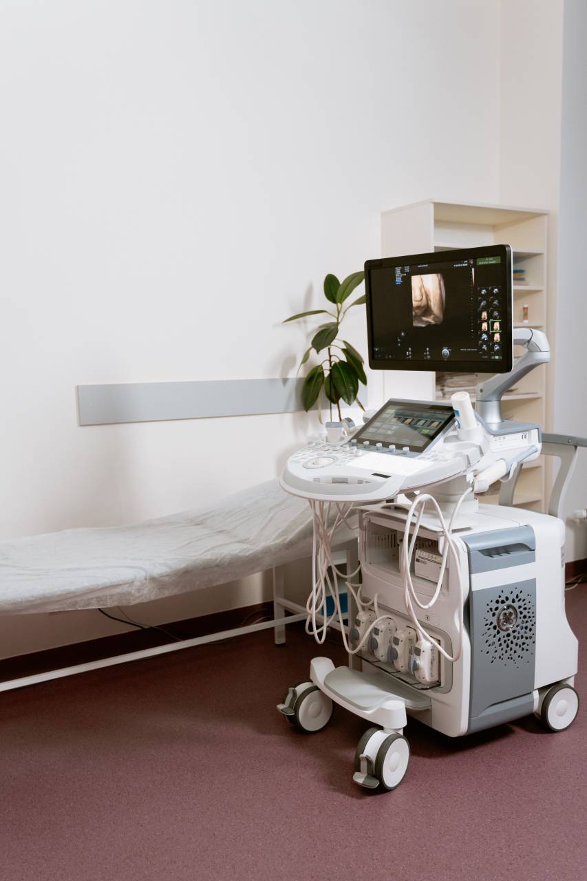 ultrasound;Equipment,indoors,bed,hospital,equipment,domestic room,healthcare and medicine,technology,modern, 