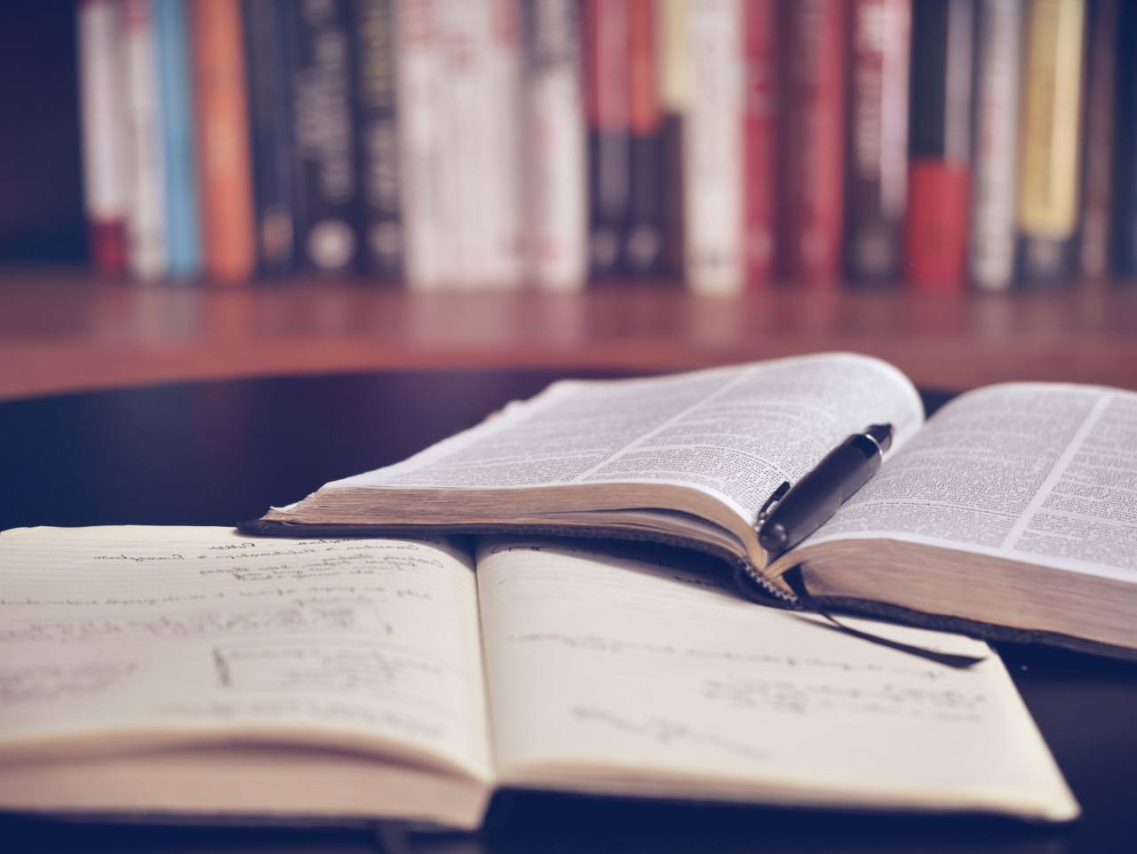 Libros, lectura, aprendizaje, escuela, educación, biblioteca, negocios, bolígrafo, clase,