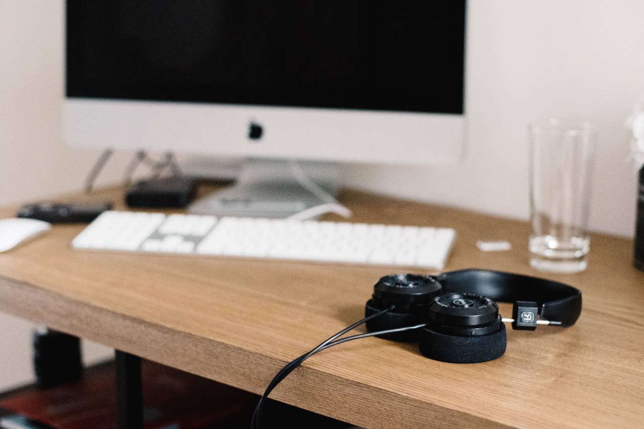 computadora, teclado, manzana, electrónica, moderno, tecnología, negocios, oficina, escuela, trabajo, escritorio, mesa, oficina, difuminar, auriculares, auricular, vidrio,
