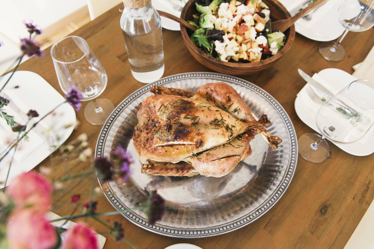 Comida, pollo, mesa, almuerzo, plato, vidrio, utensilios, delicioso,