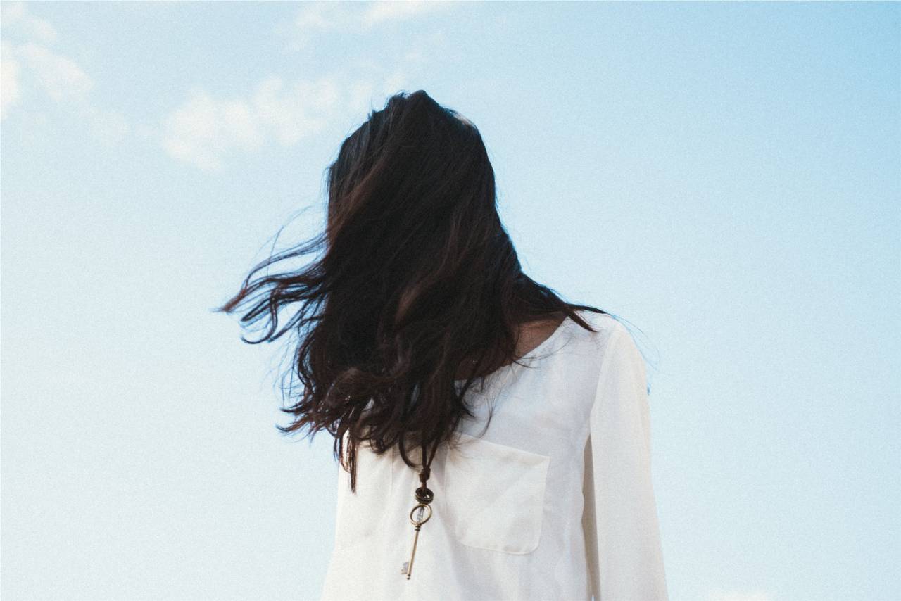 key, necklace, woman, girl, people, long hair, brunette, fashion, shirt, beauty
, 
